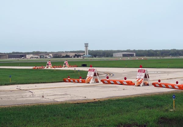 LO-PRO Airport Barricade - Highway Signing
